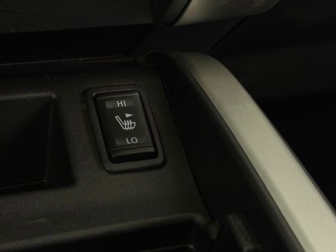 Used 2021 Nissan Titan SV w/ SV Convenience Package AWD/4WD image 17