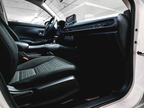 Used 2023 Honda HR-V LX image 32