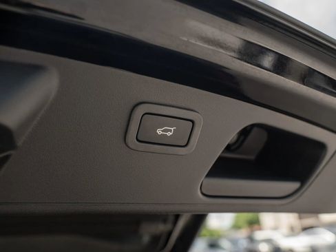 Used 2020 Jaguar E-PACE SE image 10