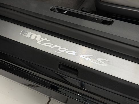 Certified 2022 Porsche 911 Targa 4S image 31