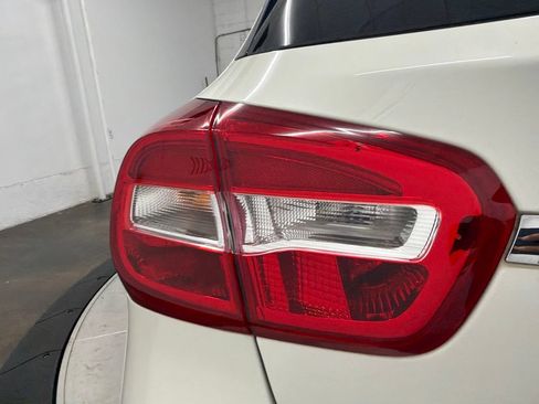 Certified 2018 Mercedes-Benz GLA 250 image 11