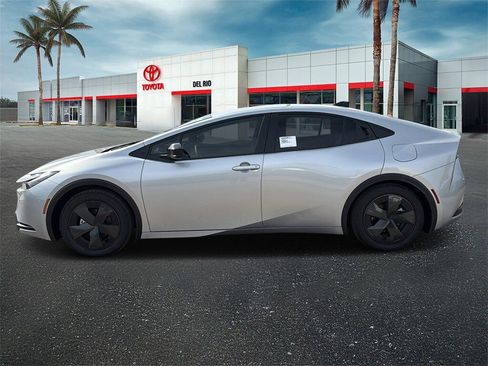 New 2026 Toyota Prius LE image 5