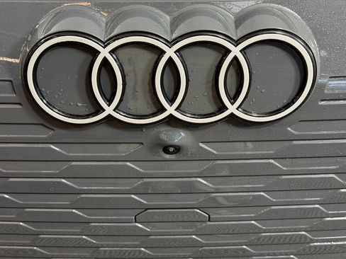 Used 2025 Audi Q6 e-tron Prestige AWD/4WD image 19