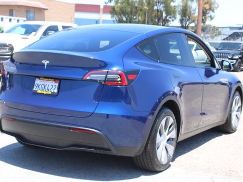 Used 2023 Tesla Model Y Long Range AWD/4WD image 5