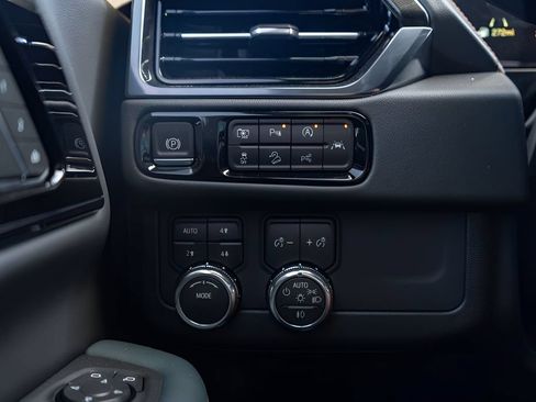 New 2026 GMC Yukon XL AT4 w/ AT4 Premium Package AWD/4WD image 17