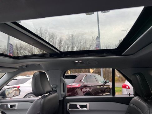 Certified 2022 Ford Explorer XLT w/ Equipment Group 202A image 23