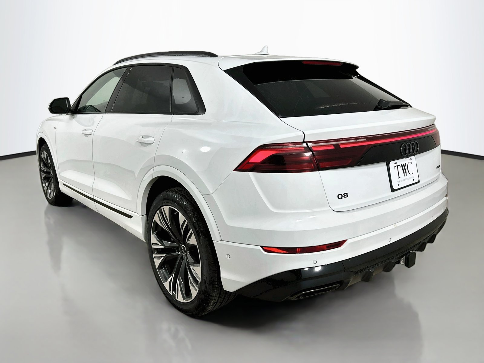 New 2027 Audi Q8 Premium Plus AWD/4WD image 7