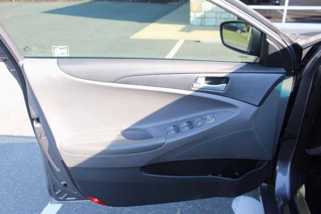 Used 2012 Hyundai Sonata GLS FWD image 11