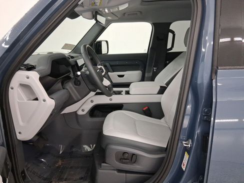 Used 2025 Land Rover Defender 110 S image 5