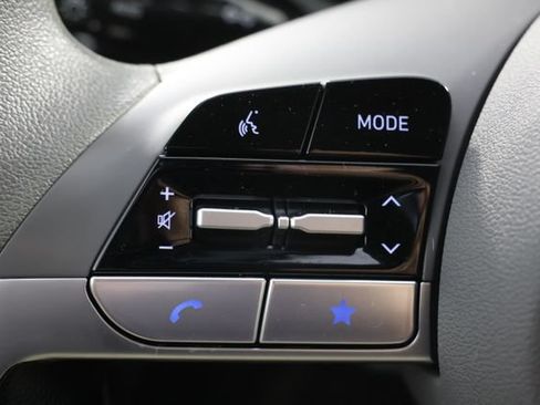 Certified 2024 Hyundai Elantra SE FWD image 11
