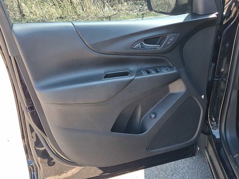 Used 2023 Chevrolet Equinox LT AWD/4WD image 13