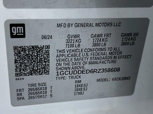 Used 2024 Chevrolet Silverado 1500 LT AWD/4WD image 25