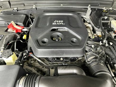 Used 2018 Jeep Wrangler Unlimited Sport S AWD/4WD image 9
