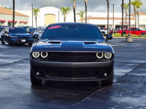 Used 2022 Dodge Challenger SXT w/ Driver Convenience Group image 2
