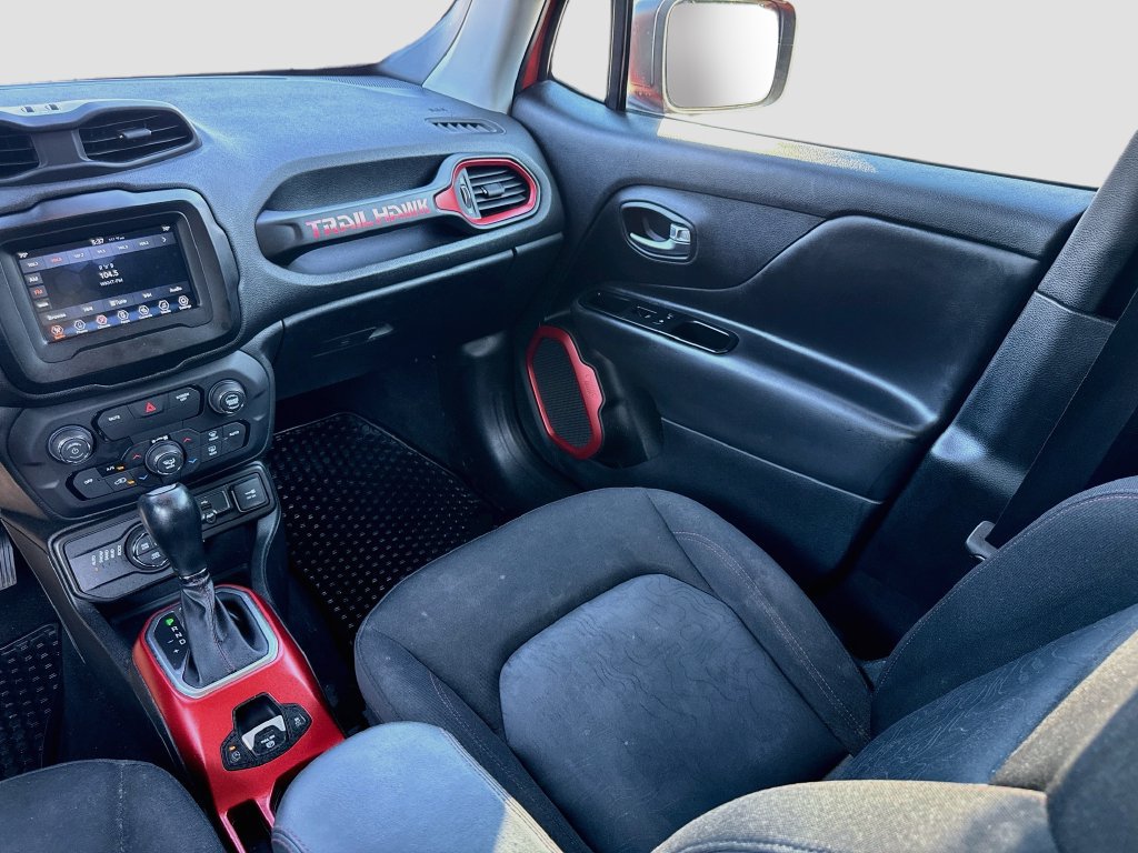 Used 2019 Jeep Renegade Trailhawk w/ Cold Weather Group II AWD/4WD image 23