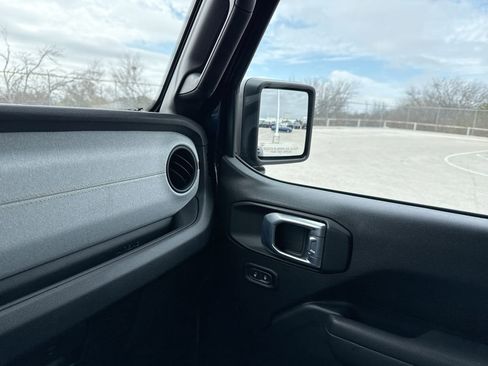 Used 2025 Jeep Wrangler Sport S image 16