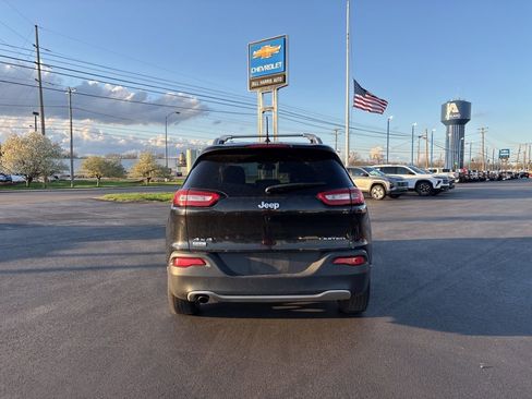 Used 2017 Jeep Cherokee Limited image 5