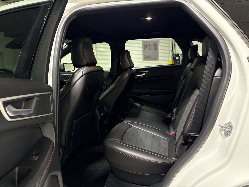 Used 2024 Ford Edge ST-Line w/ Class II Trailer Tow Package AWD/4WD image 23
