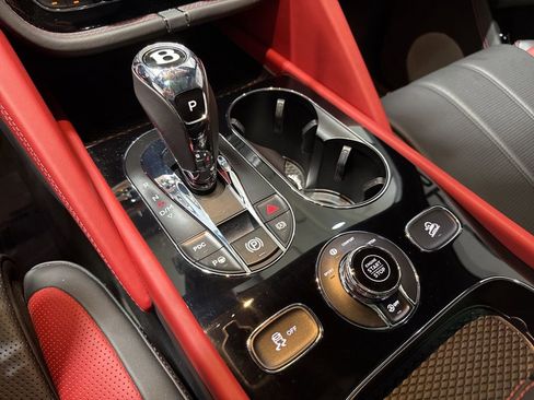 Used 2023 Bentley Bentayga image 20