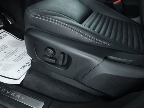 Used 2024 Land Rover Discovery Dynamic SE image 10