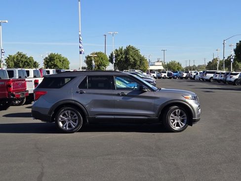 Certified 2024 Ford Explorer XLT w/ Equipment Group 202A RWD image 3