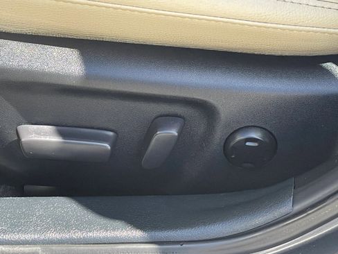 Used 2018 Toyota Avalon XLE Premium w/ Preferred Accessory Package FWD image 13