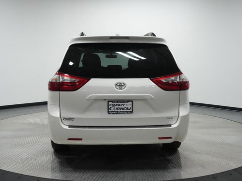 Used 2017 Toyota Sienna XLE image 7