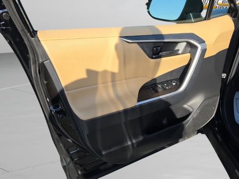 Used 2025 Toyota RAV4 LE image 12