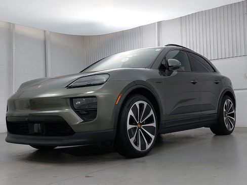 New 2026 Porsche Macan 4 Electric image 1