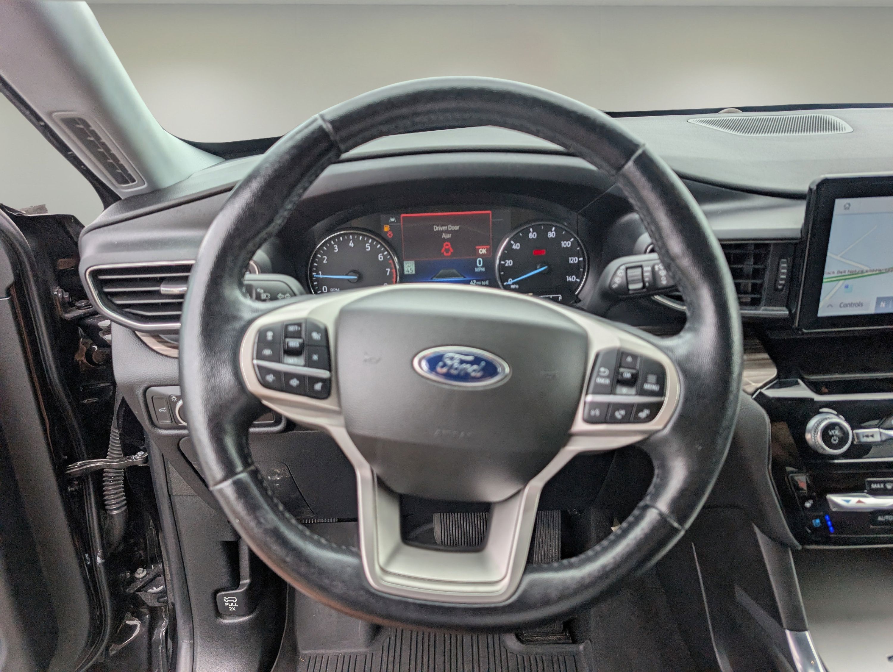 Used 2022 Ford Explorer Limited w/ Equipment Group 301A RWD image 16