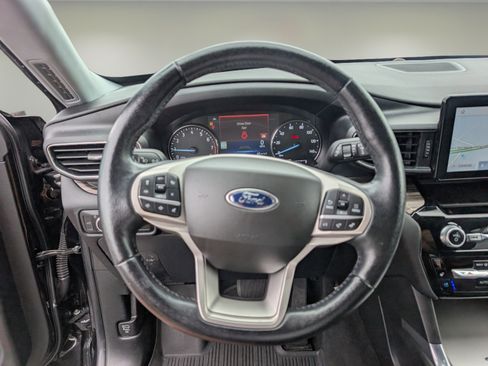Used 2022 Ford Explorer Limited w/ Equipment Group 301A RWD image 16