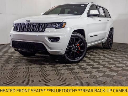 Used 2018 Jeep Grand Cherokee Altitude image 2