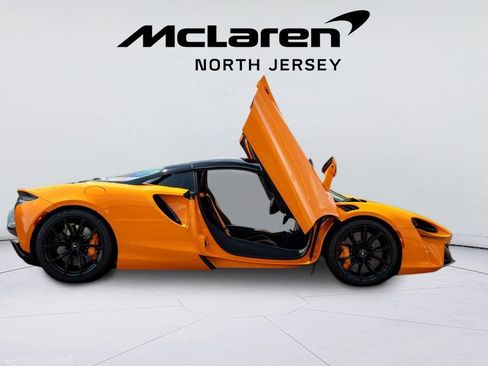 Used 2025 McLaren Artura Spider RWD image 18