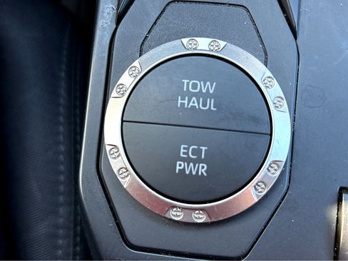 Used 2025 Toyota Tacoma SR5 image 31