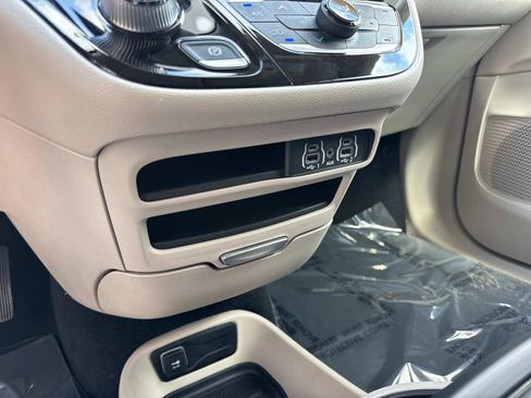 Certified 2023 Chrysler Pacifica Touring-L FWD image 25
