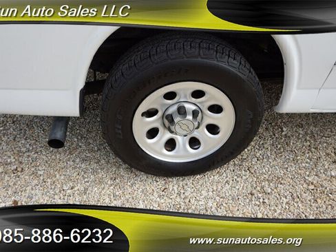 Used 2010 Chevrolet Express 1500 image 30