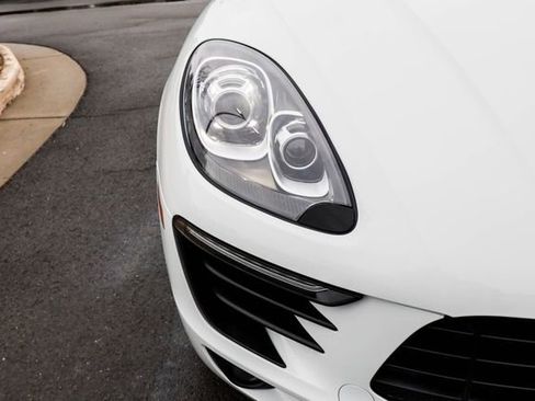 Used 2018 Porsche Macan Base image 15
