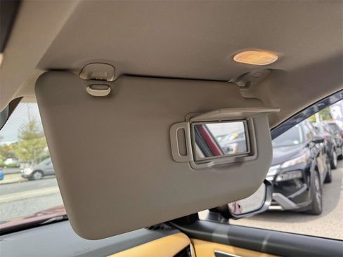 Used 2022 Nissan Rogue Platinum w/ Head-Up Display Package image 33