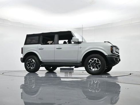 Used 2022 Ford Bronco Outer Banks image 32