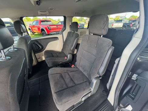 Used 2017 Dodge Grand Caravan SE w/ Power Window Group FWD image 11