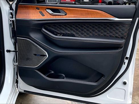 Used 2022 Jeep Grand Cherokee Summit image 23