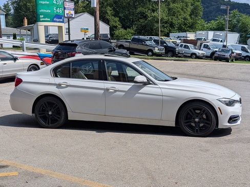 Used 2017 BMW 330i xDrive Sedan AWD/4WD image 4
