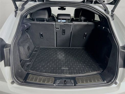 Certified 2024 Jaguar E-PACE R-Dynamic SE image 27