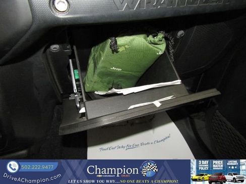 Used 2021 Jeep Wrangler Unlimited Rubicon AWD/4WD image 39