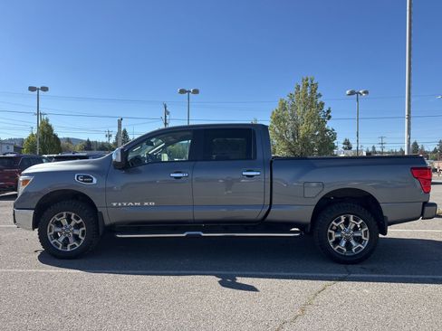 Used 2018 Nissan Titan SL w/ Chrome Package AWD/4WD image 9