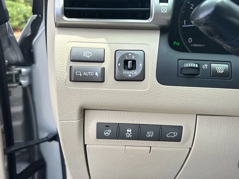 Used 2013 Lexus LX 570 4WD w/ Luxury Pkg image 17