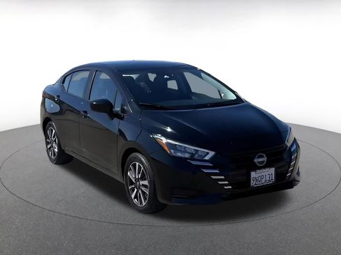Used 2025 Nissan Versa SV image 3