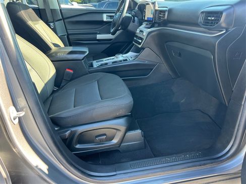 Used 2022 Ford Explorer XLT image 13