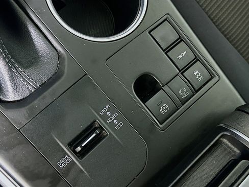 Used 2023 Toyota Highlander LE image 26