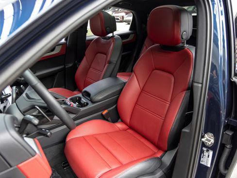 Certified 2025 Porsche Cayenne Coupe AWD/4WD image 5